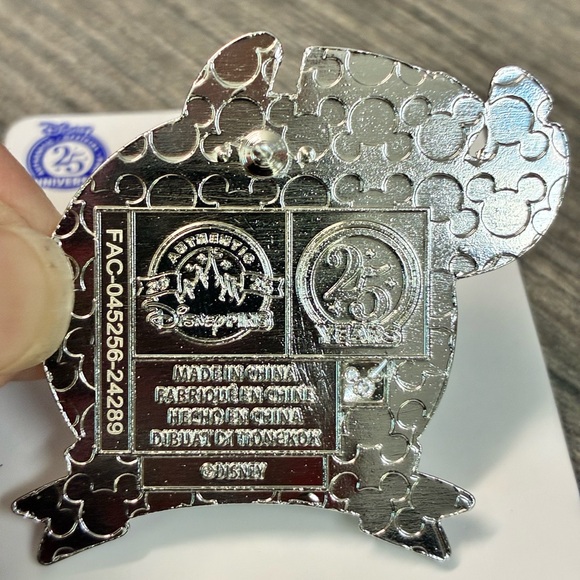 Disney Parks 2025 25 Years Stitch Pin - Picture 5 of 5